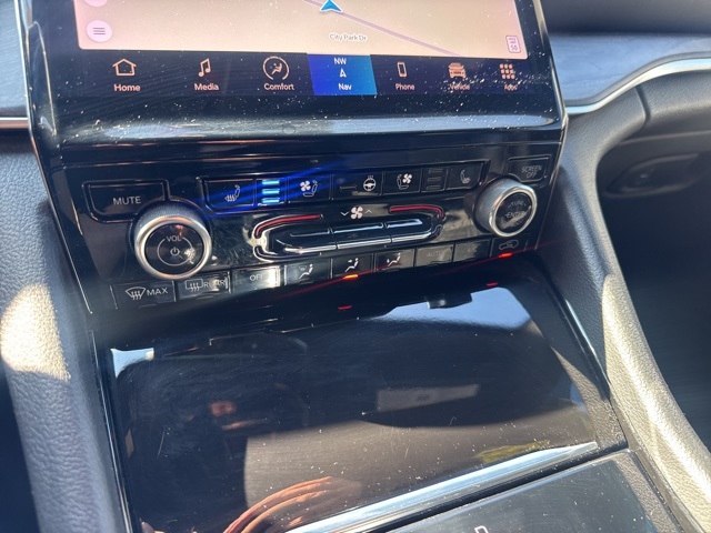2021 Jeep Grand Cherokee Overland photo 20