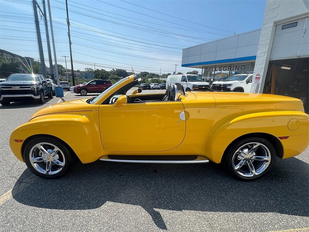2005 Chevrolet SSR Base photo 9