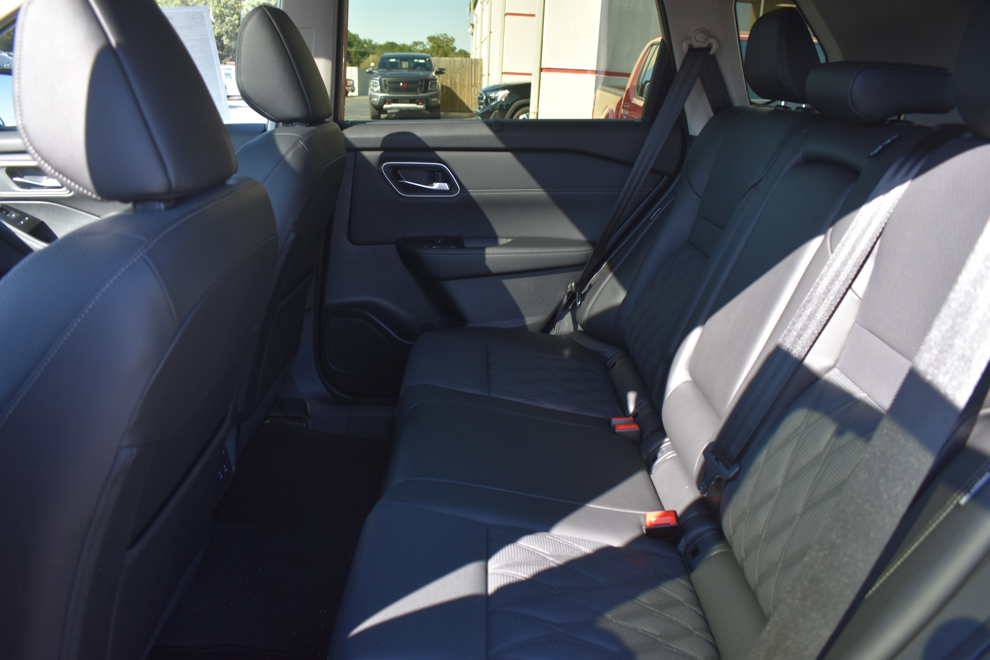 2026 Nissan Rogue Platinum photo 4