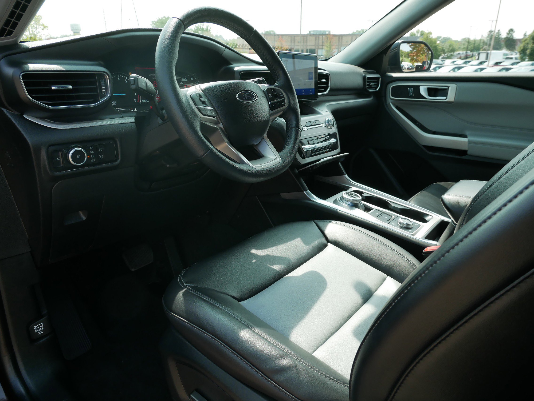 2023 Ford Explorer XLT photo 6