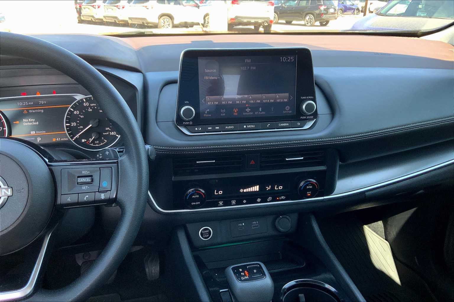 2023 Nissan Rogue SV photo 3