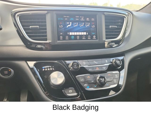 2020 Chrysler Pacifica Touring photo 18