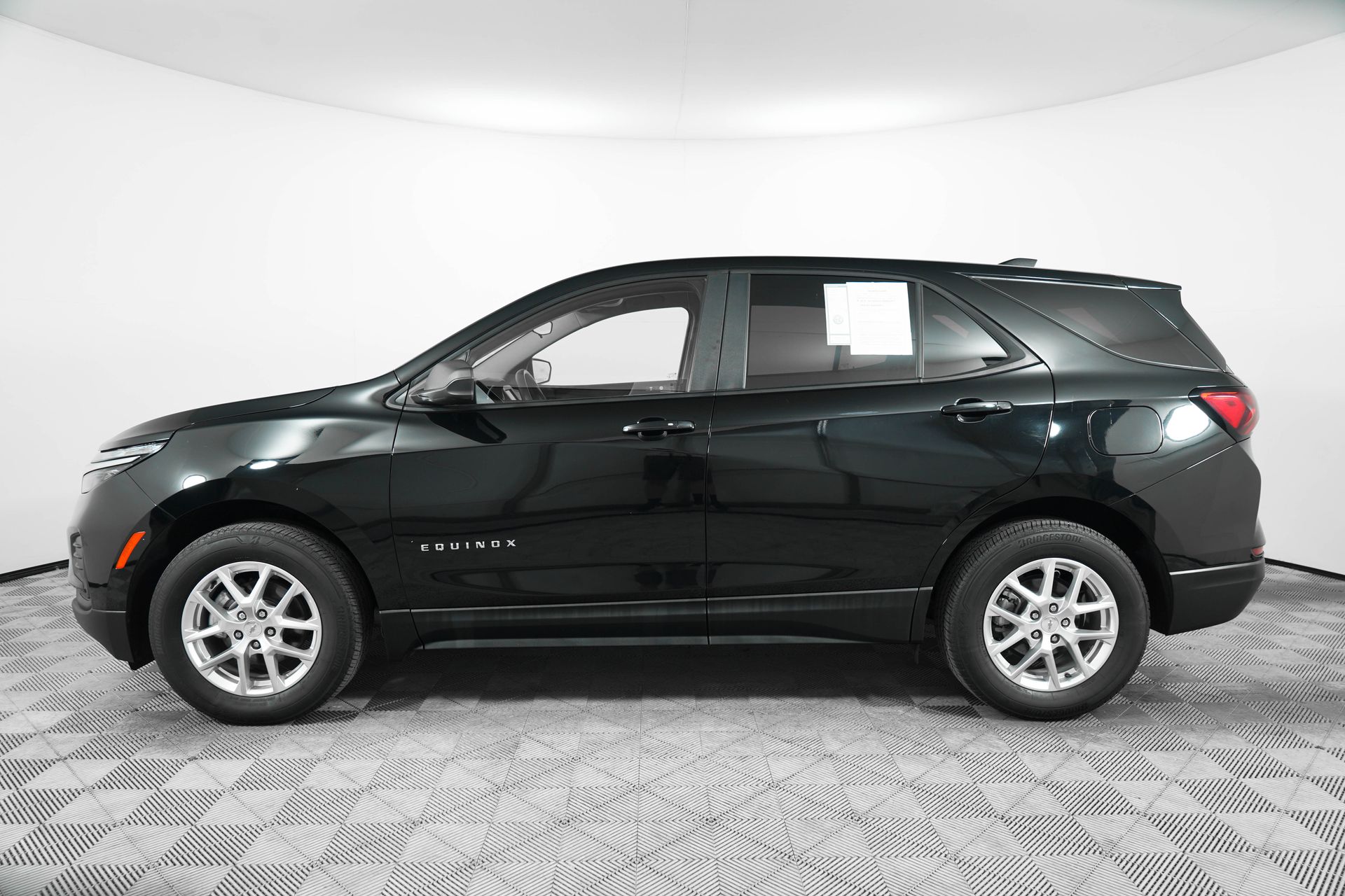 2022 Chevrolet Equinox LS photo 4