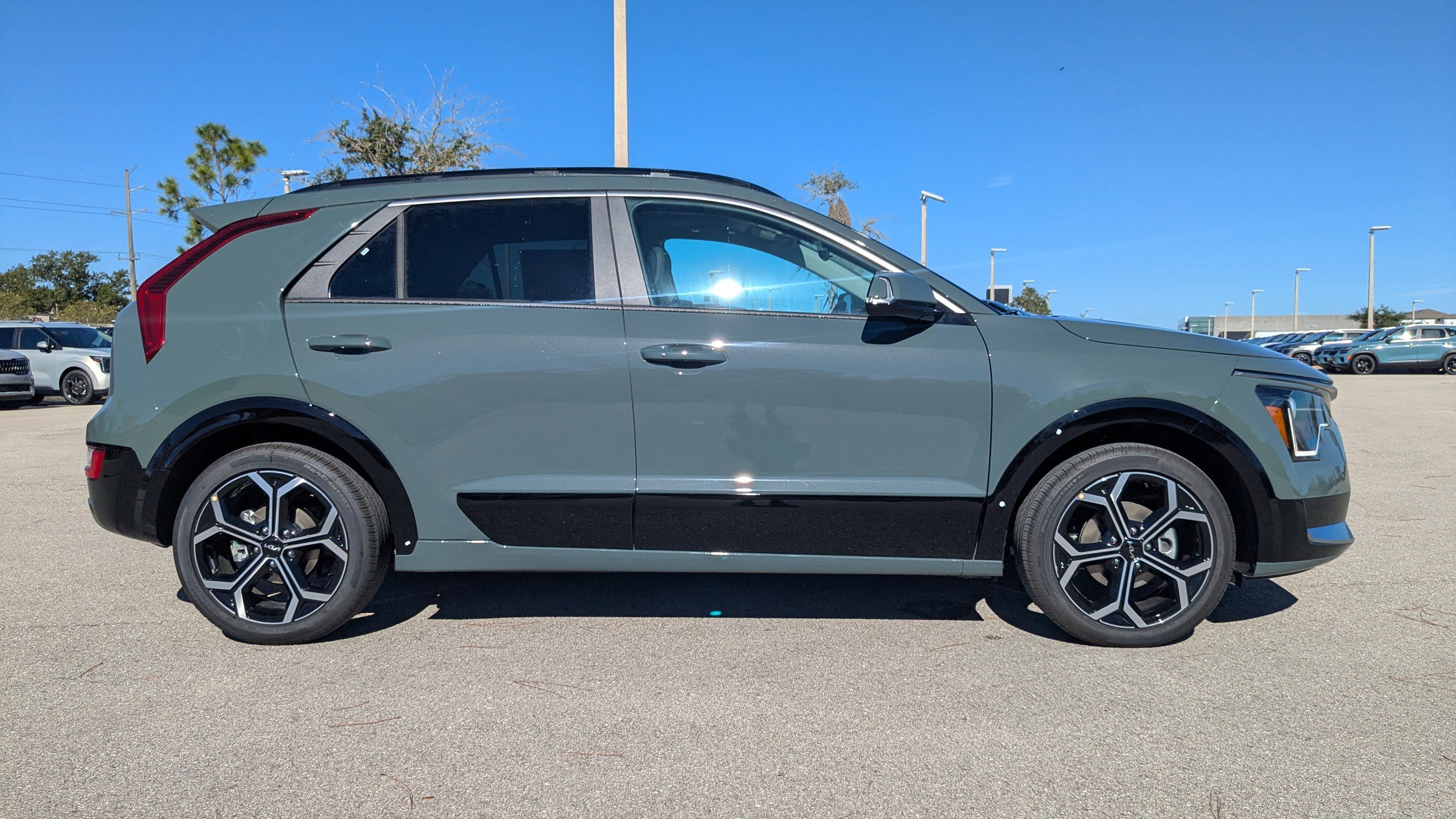 2025 Kia Niro EX Touring photo 3