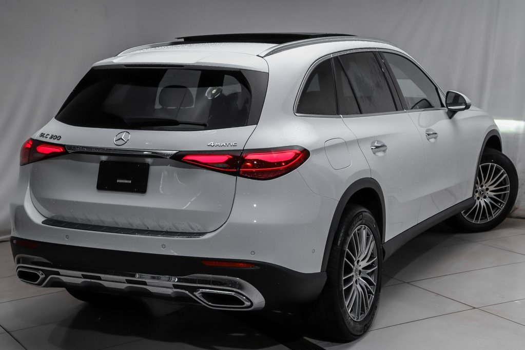 2025 Mercedes Benz GLC 300 4MATIC photo 3
