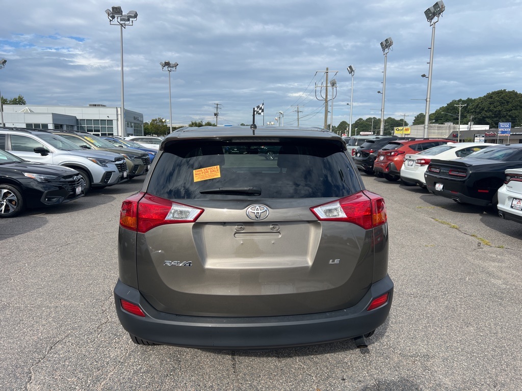 2015 Toyota RAV4 LE photo 6
