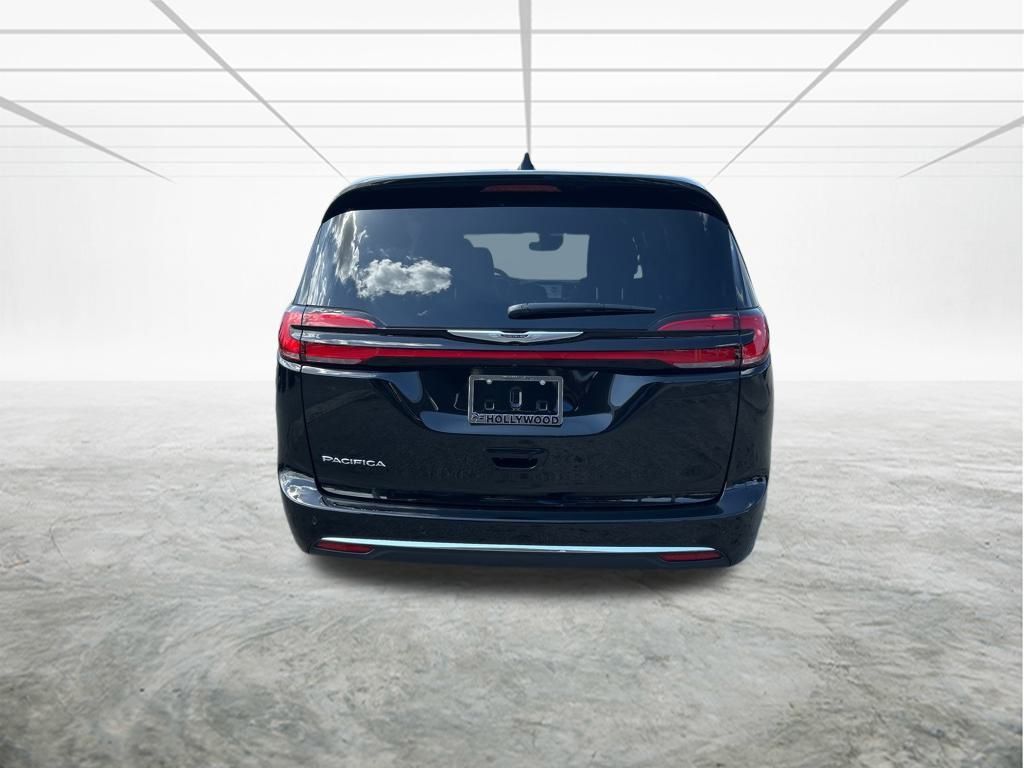 2025 Chrysler Pacifica photo 4