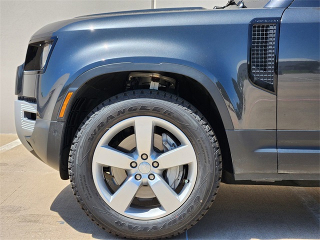 2024 Land Rover Defender 110 S photo 9