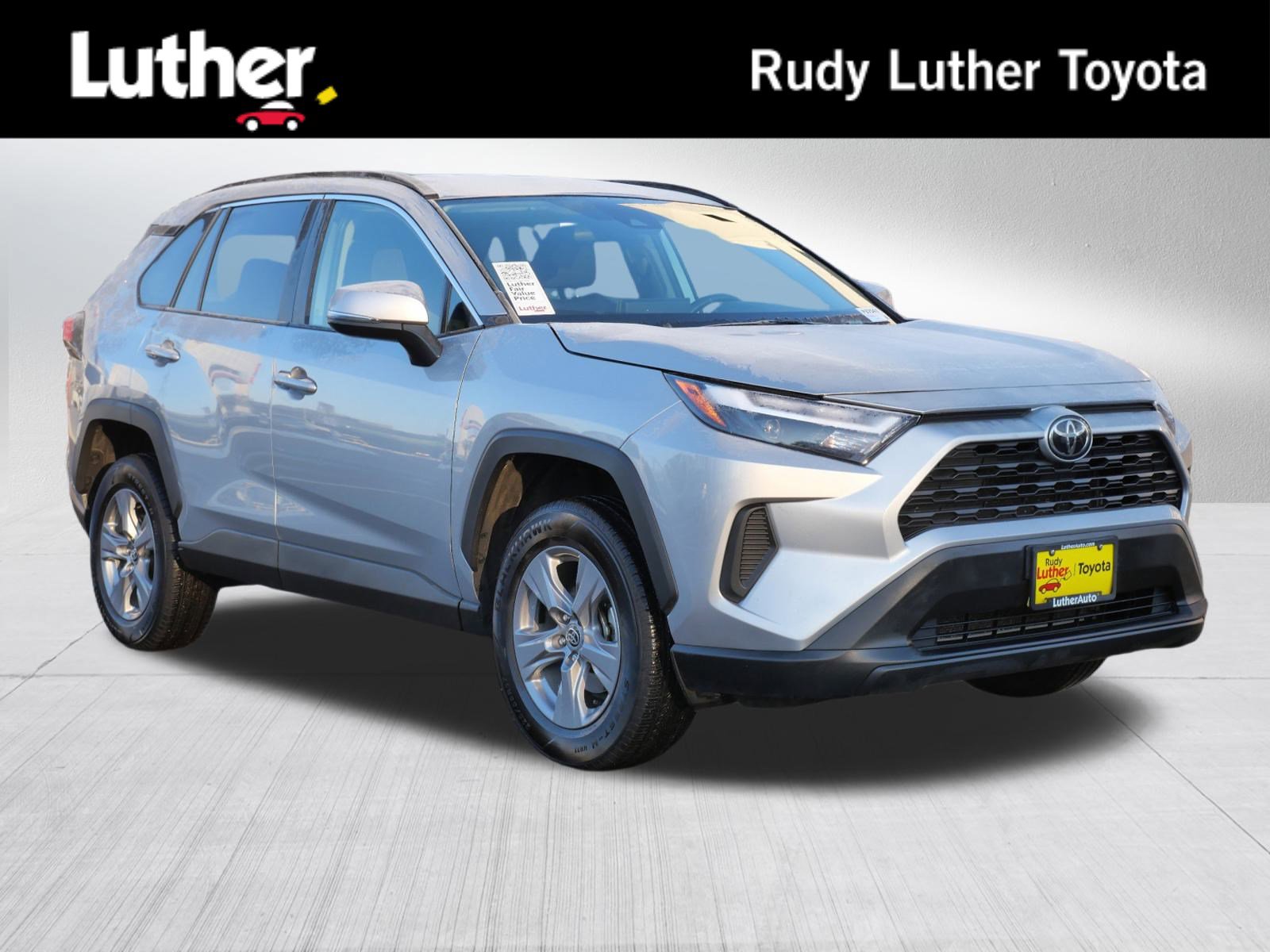 2024 Toyota RAV4 XLE's photo