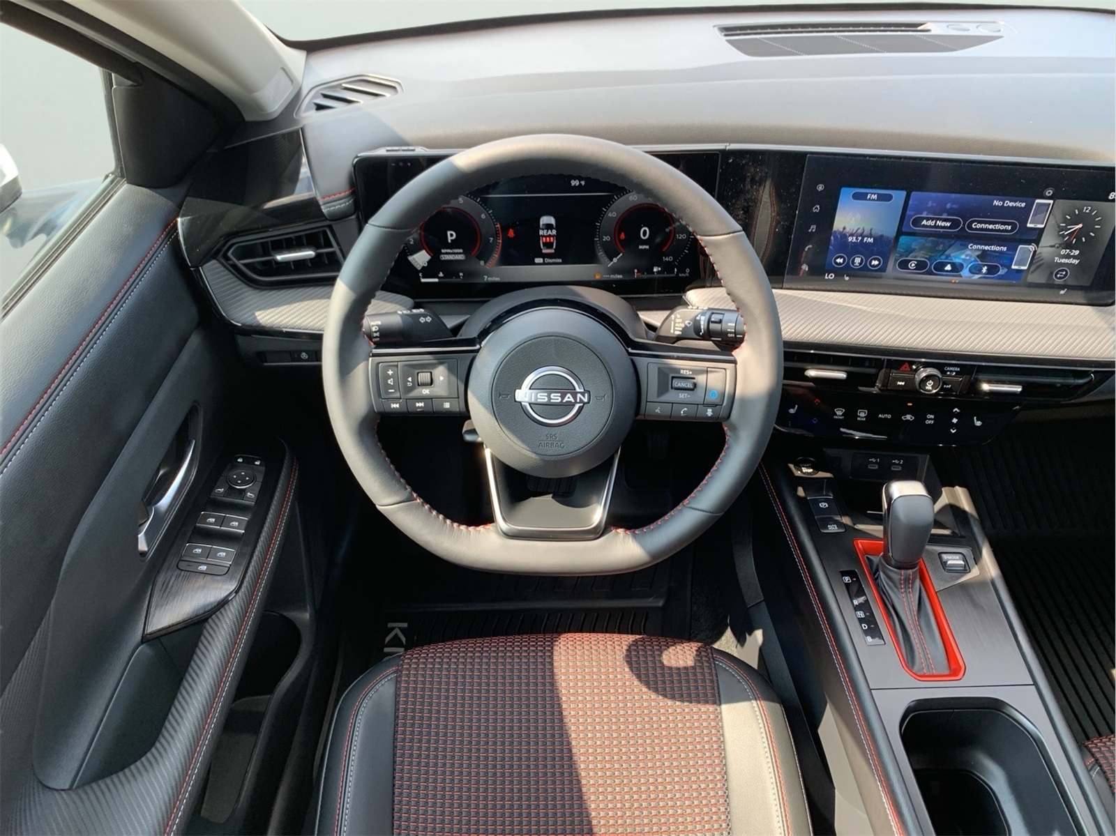 2025 Nissan Kicks SR photo 25