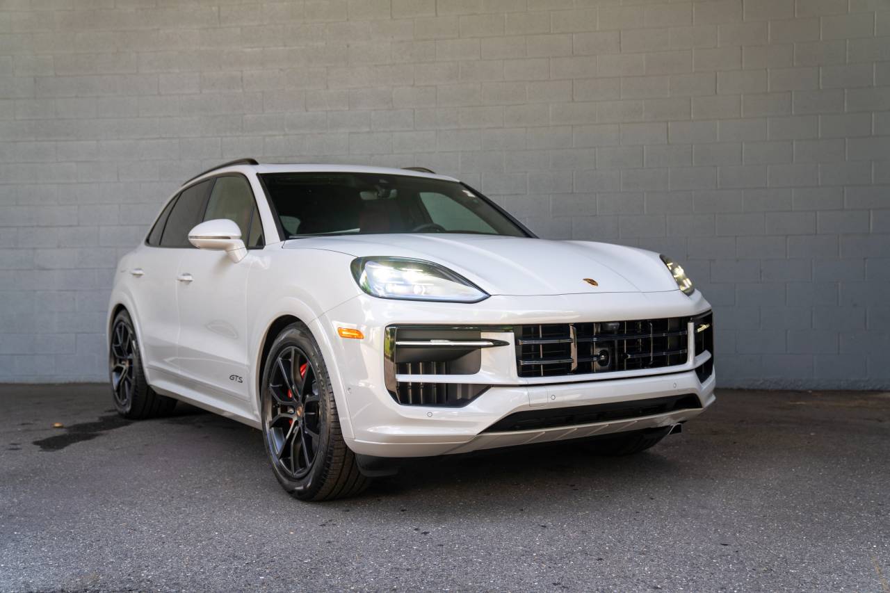 2025 Porsche Cayenne GTS photo 13