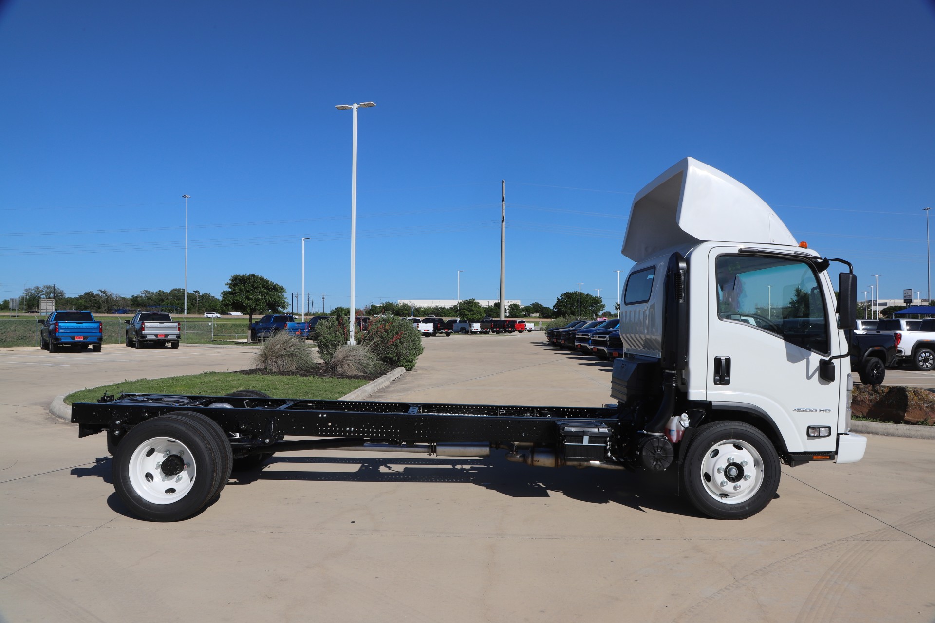 2024 Chevrolet Silverado 4500HD photo 2