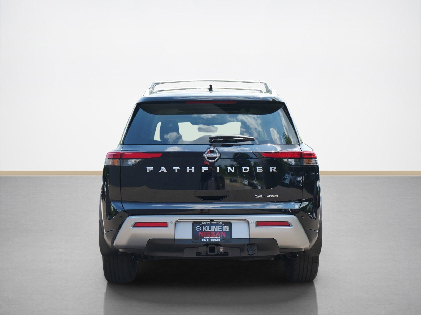 2025 Nissan Pathfinder SL photo 2