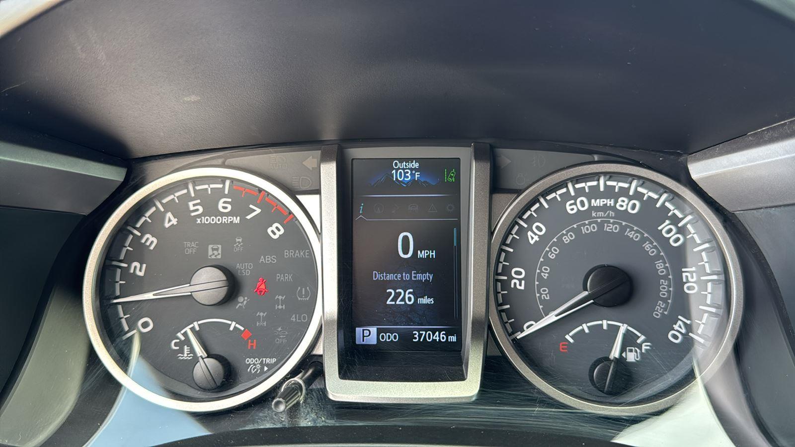 2022 Toyota Tacoma SR5 photo 9