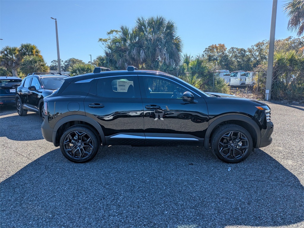 2025 Nissan Kicks SR photo 2