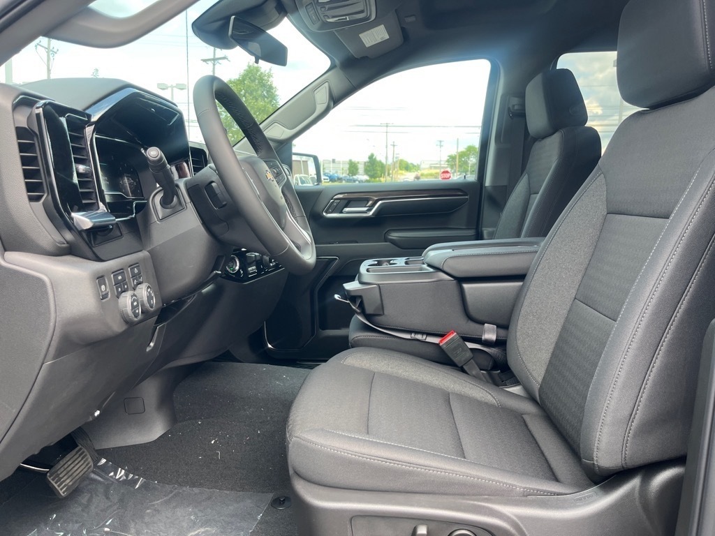 2025 Chevrolet Silverado 1500 LT photo 4