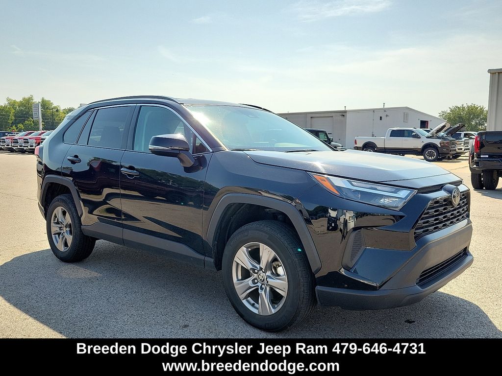 2024 Toyota RAV4 XLE's photo