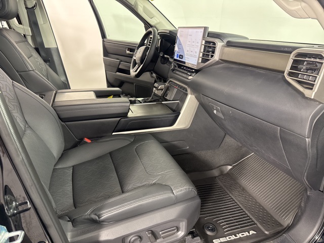 2023 Toyota Sequoia SR5 photo 24