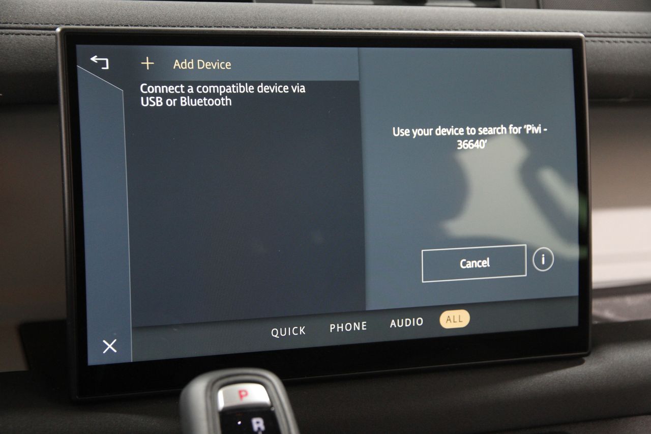 2023 Land Rover Defender 130 X-Dynamic SE photo 9