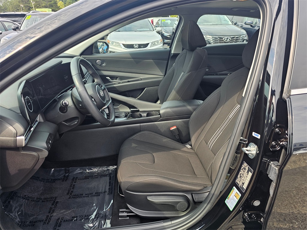 2024 Hyundai Elantra SEL Convenience photo 20
