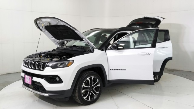 Used 2023 WHITE Jeep Limited image 9