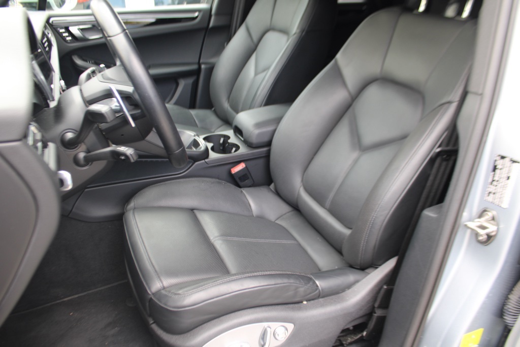 2024 Porsche Macan Base photo 5