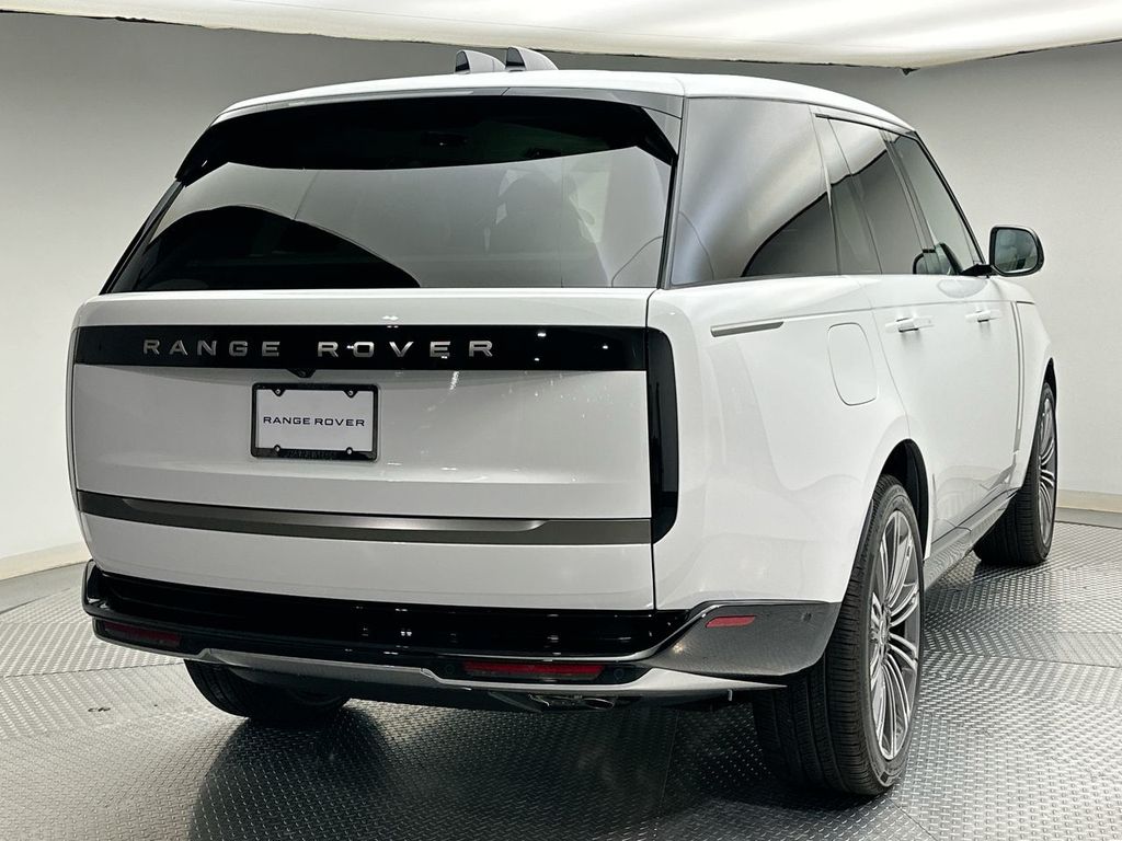 2025 Land Rover Range Rover SE photo 3