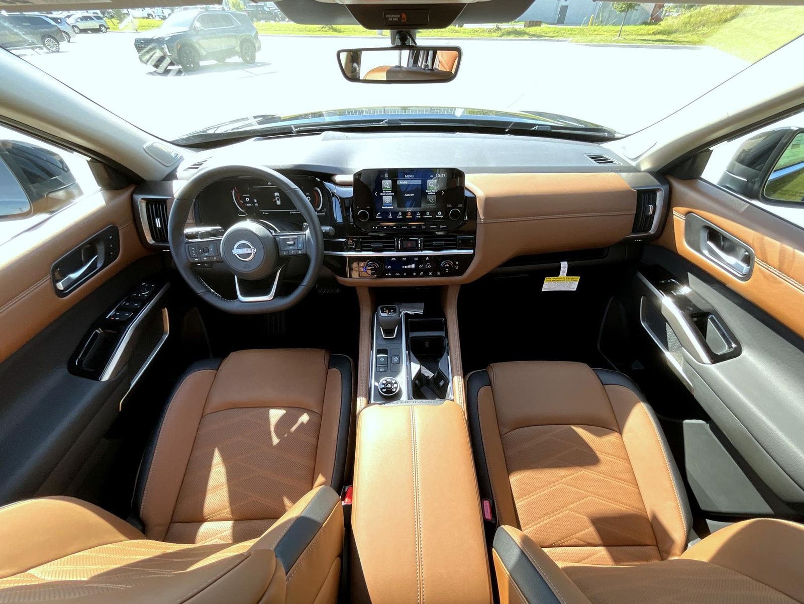 2025 Nissan Pathfinder Platinum photo 14