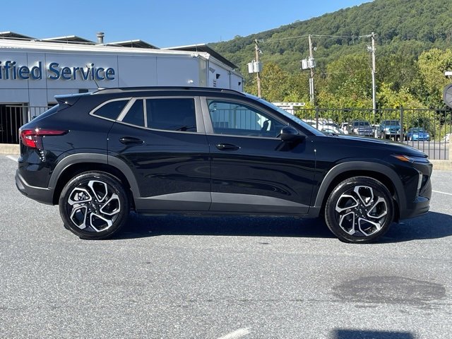 2025 Chevrolet Trax photo 7