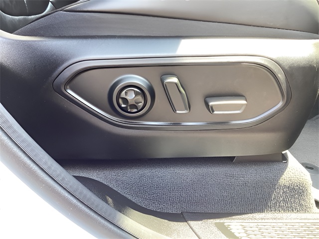 2023 Jeep Cherokee Sport photo 25
