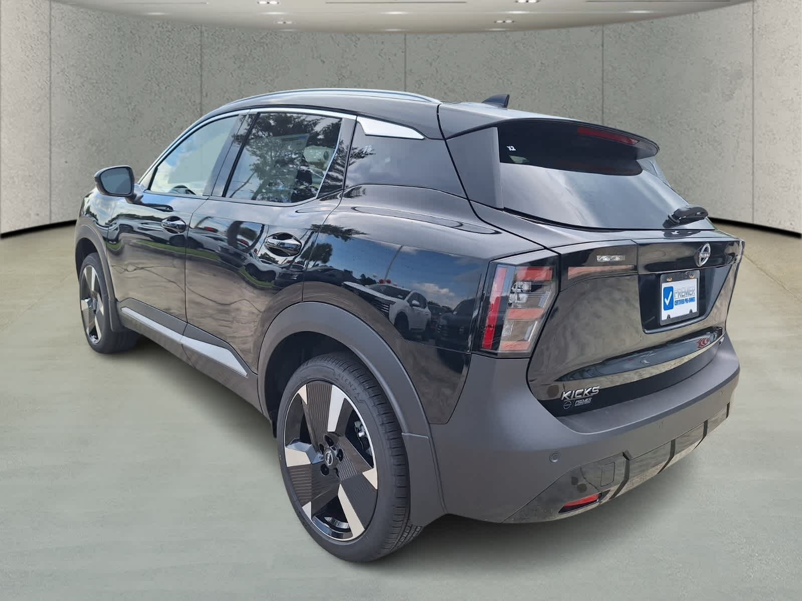 2025 Nissan Kicks SR photo 3