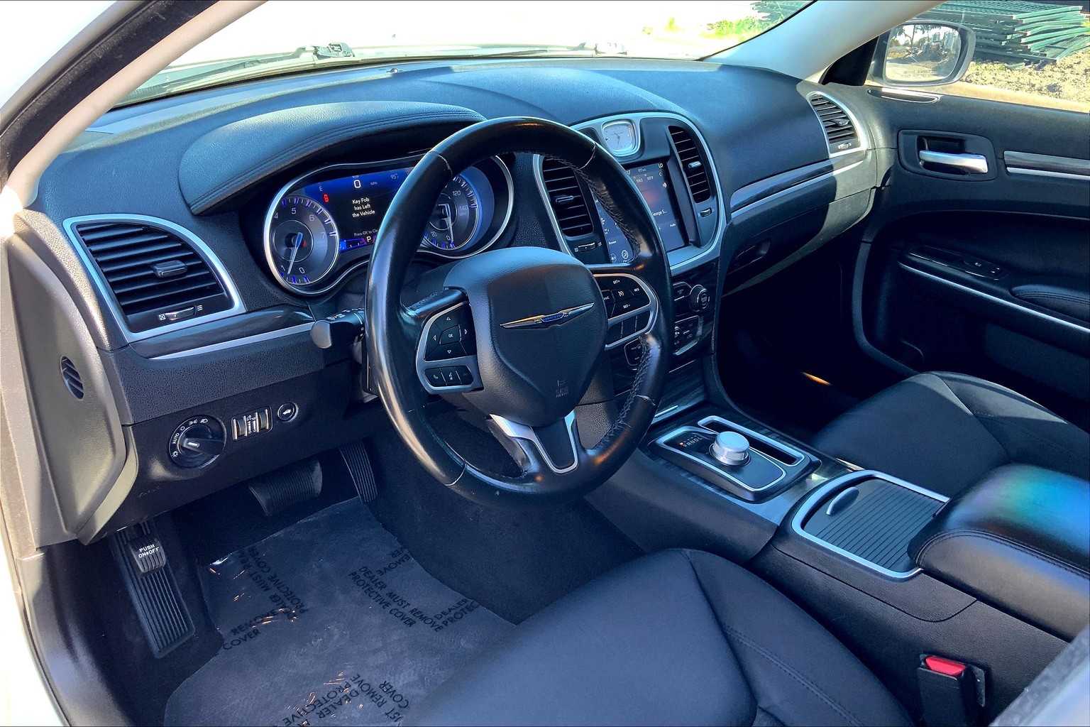2021 Chrysler 300 Touring Limited photo 15