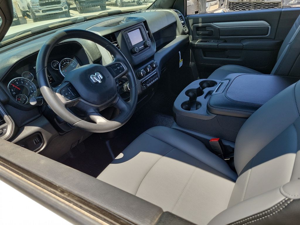 2024 Ram 2500 Tradesman photo 2
