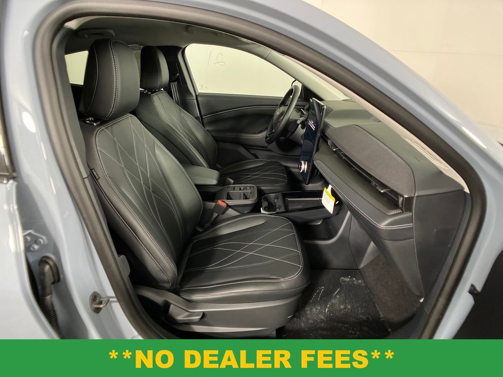 2025 Ford Mustang Mach-E Select photo 4