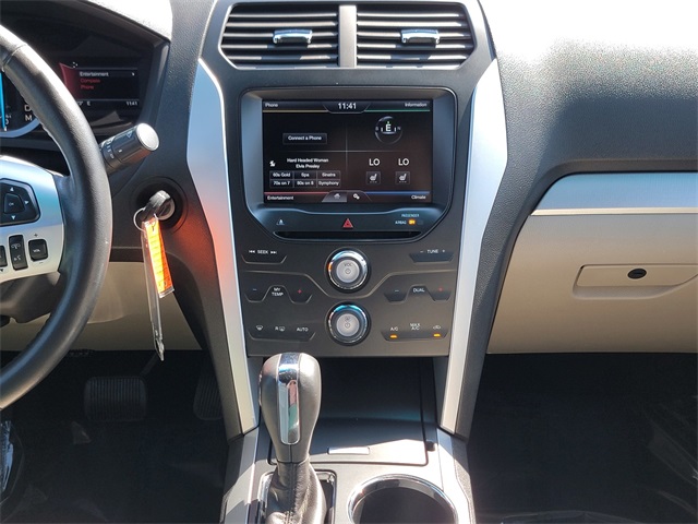 2014 Ford Explorer XLT photo 21