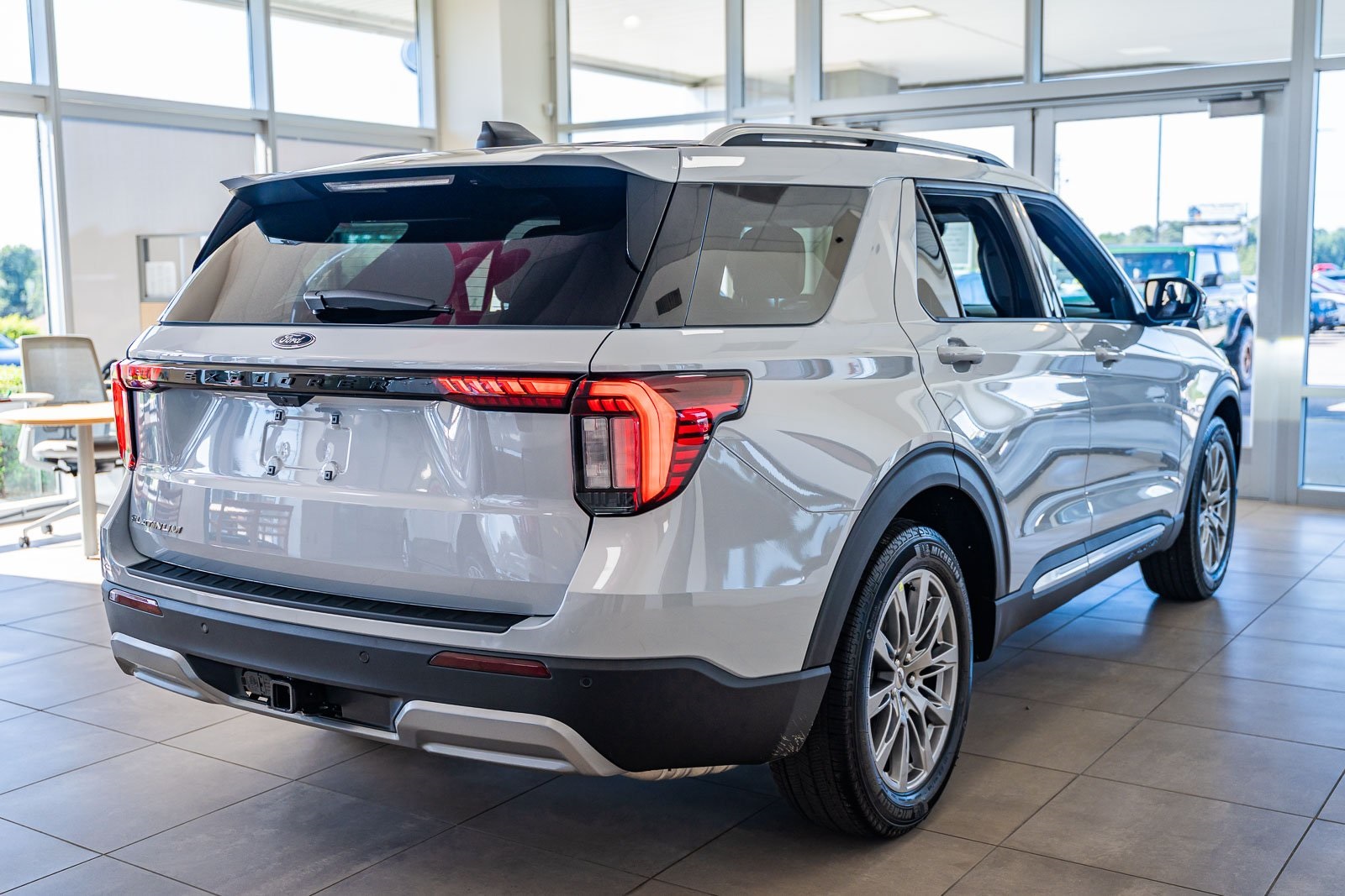 2025 Ford Explorer Platinum photo 3