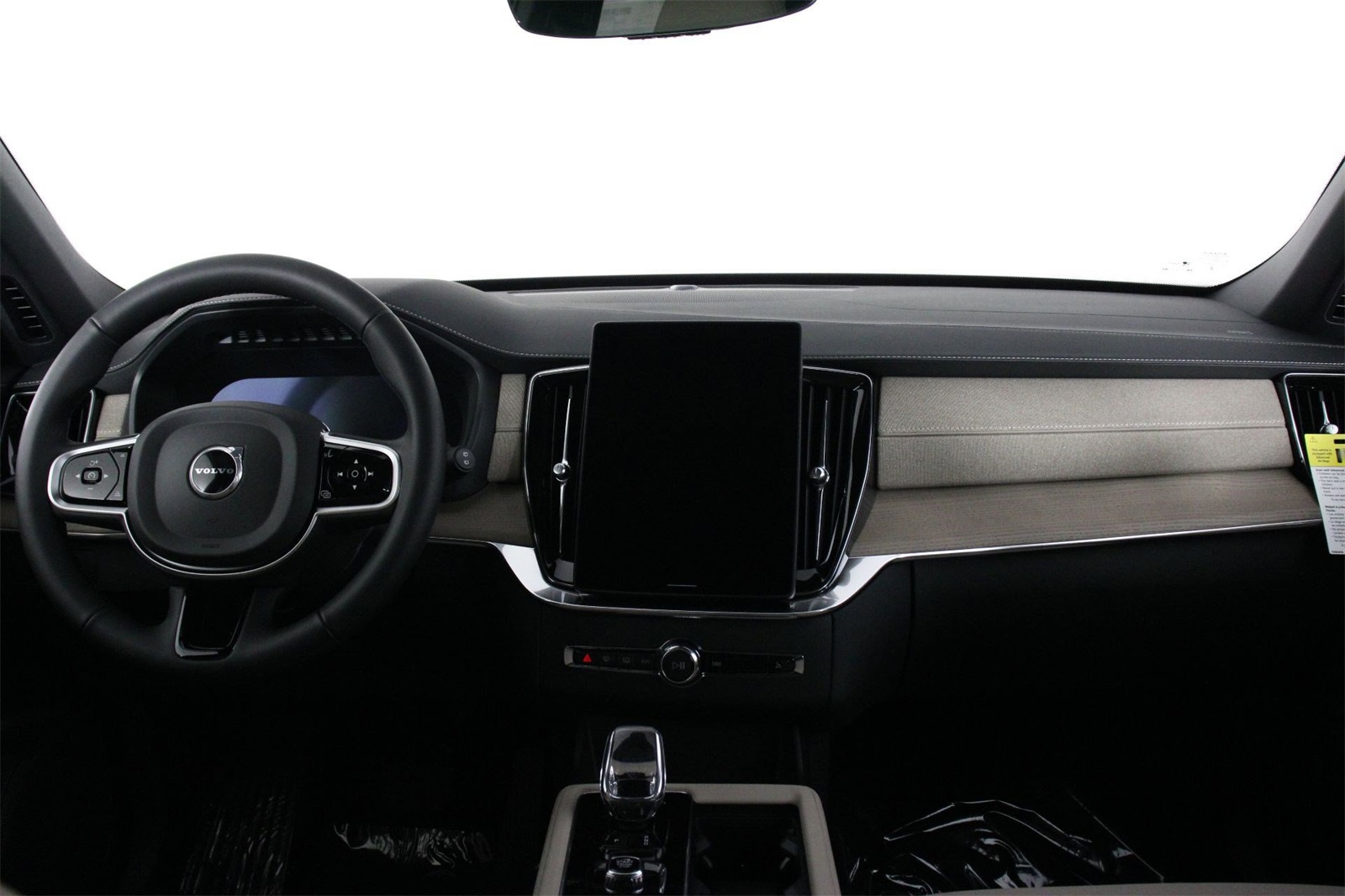 2026 Volvo XC90 Plus photo 5