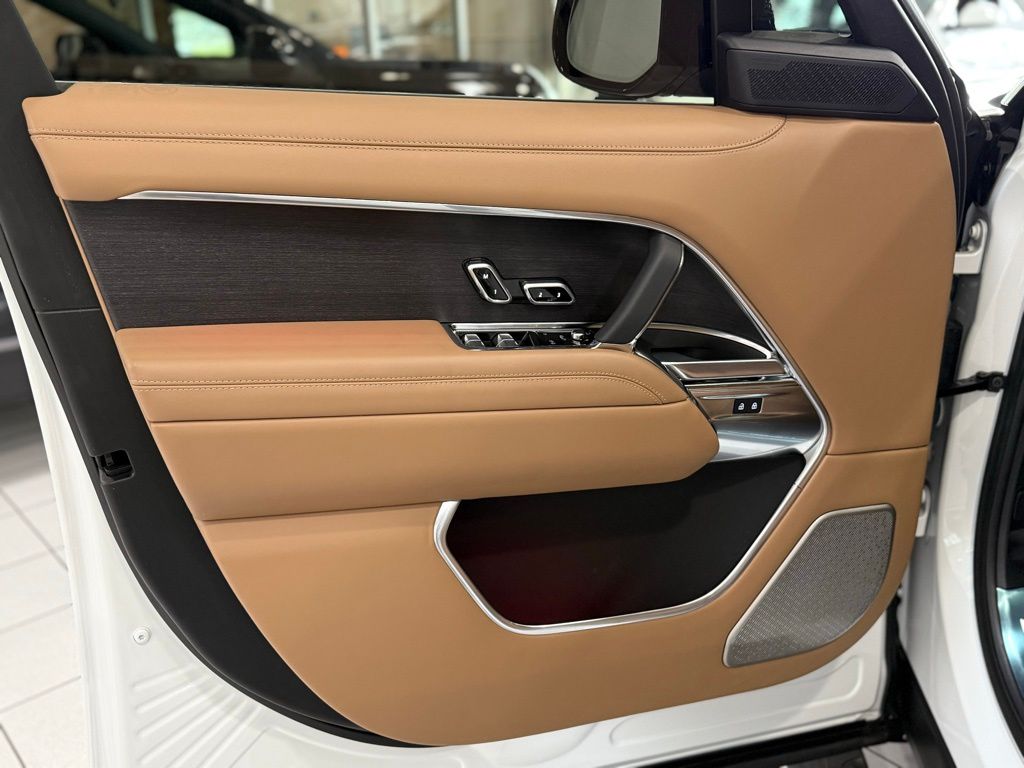 2025 Land Rover Range Rover Autobiography photo 24