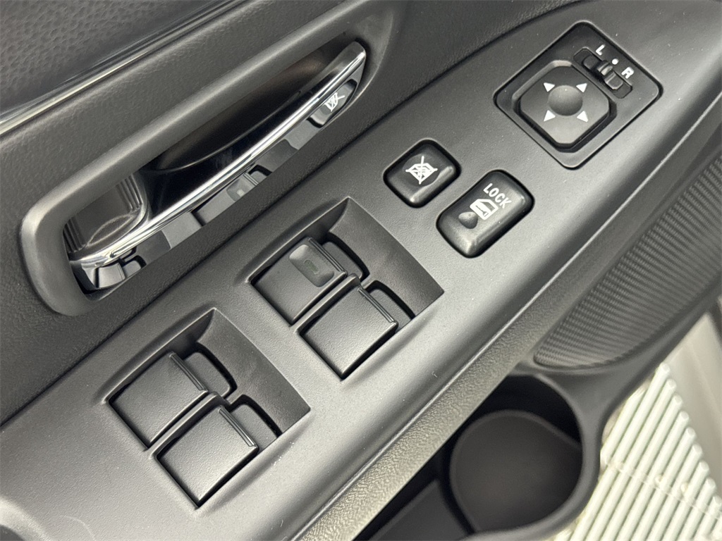 2025 Mitsubishi Outlander Sport ES SE LE photo 8
