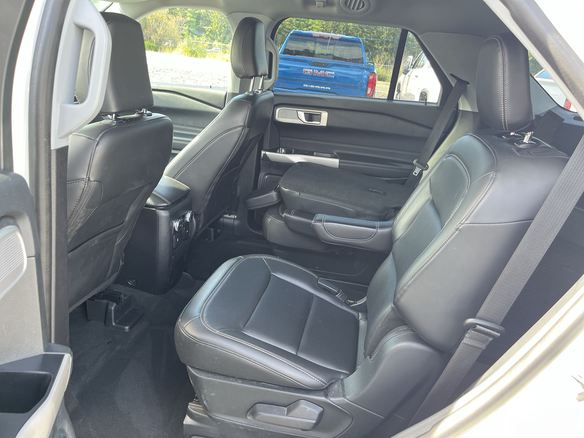 2022 Ford Explorer XLT photo 4