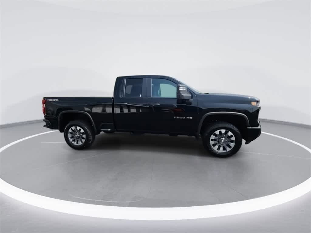 2025 Chevrolet Silverado 2500HD Custom photo 9