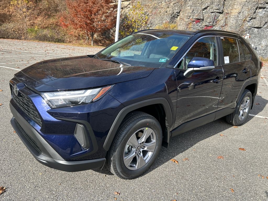 2025 Toyota RAV4 XLE's photo