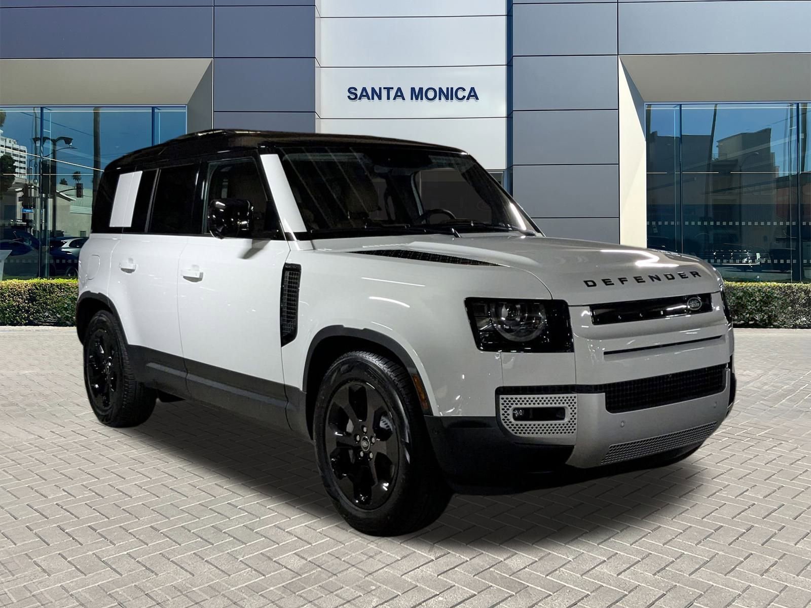 2025 Land Rover Defender 110 S photo 4