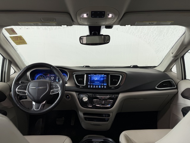 2017 Chrysler Pacifica Touring Plus photo 2