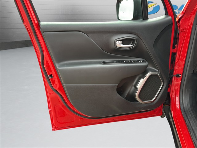 2023 Jeep Renegade Latitude Upland photo 10