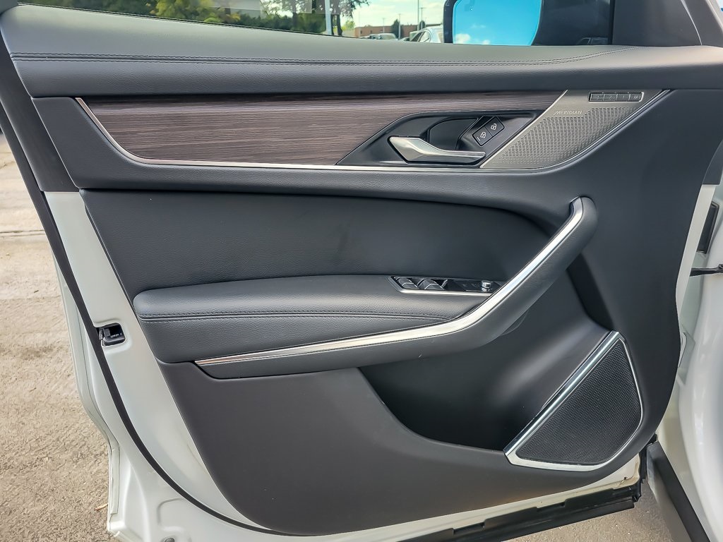 2023 Jaguar F-PACE P250 S photo 18