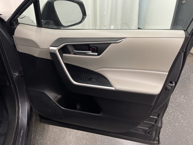 2022 Toyota RAV4 XLE Premium photo 7