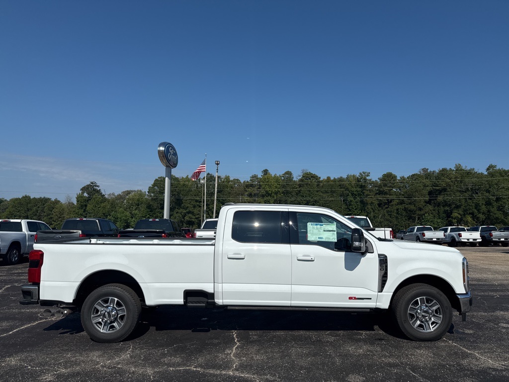 2026 Ford F-250 Lariat photo 8