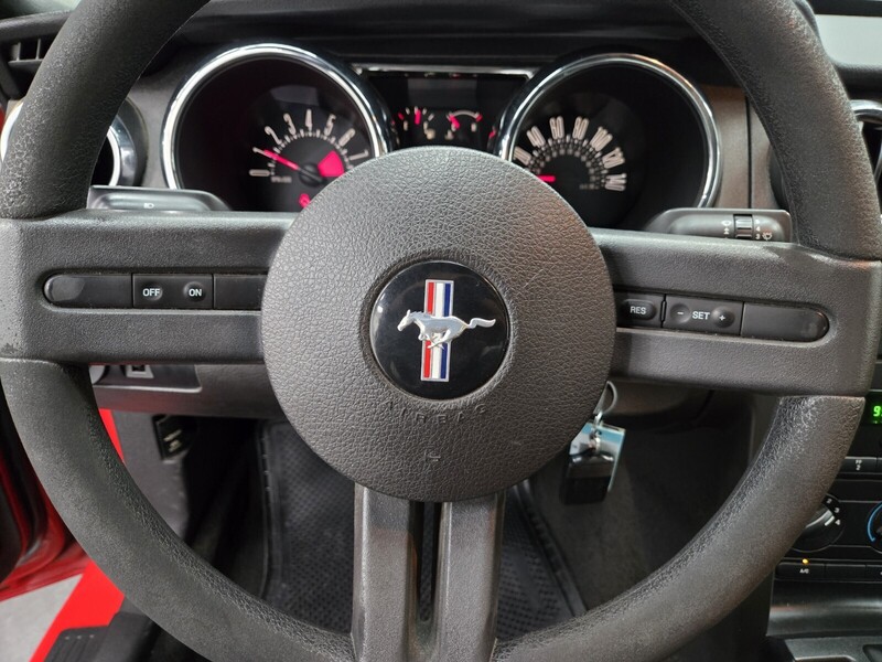 2006 Ford Mustang GT Deluxe photo 14