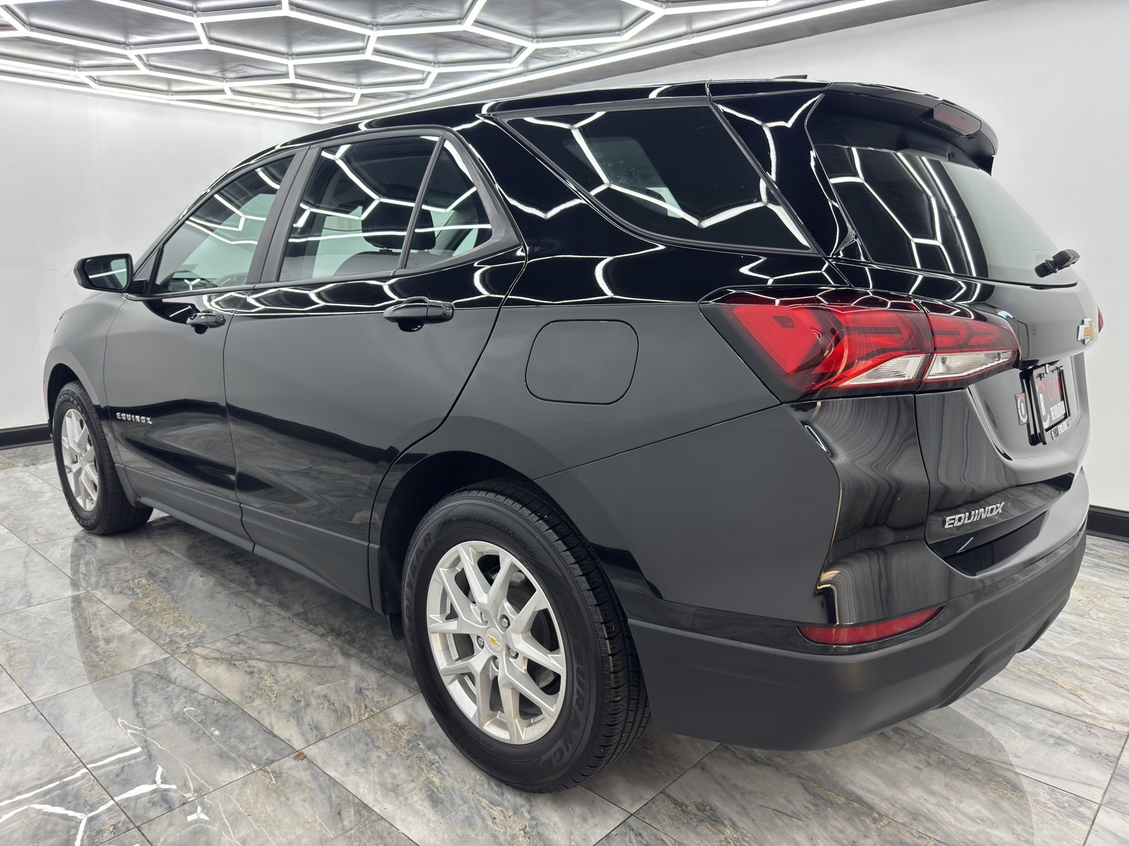 2022 Chevrolet Equinox LS photo 2